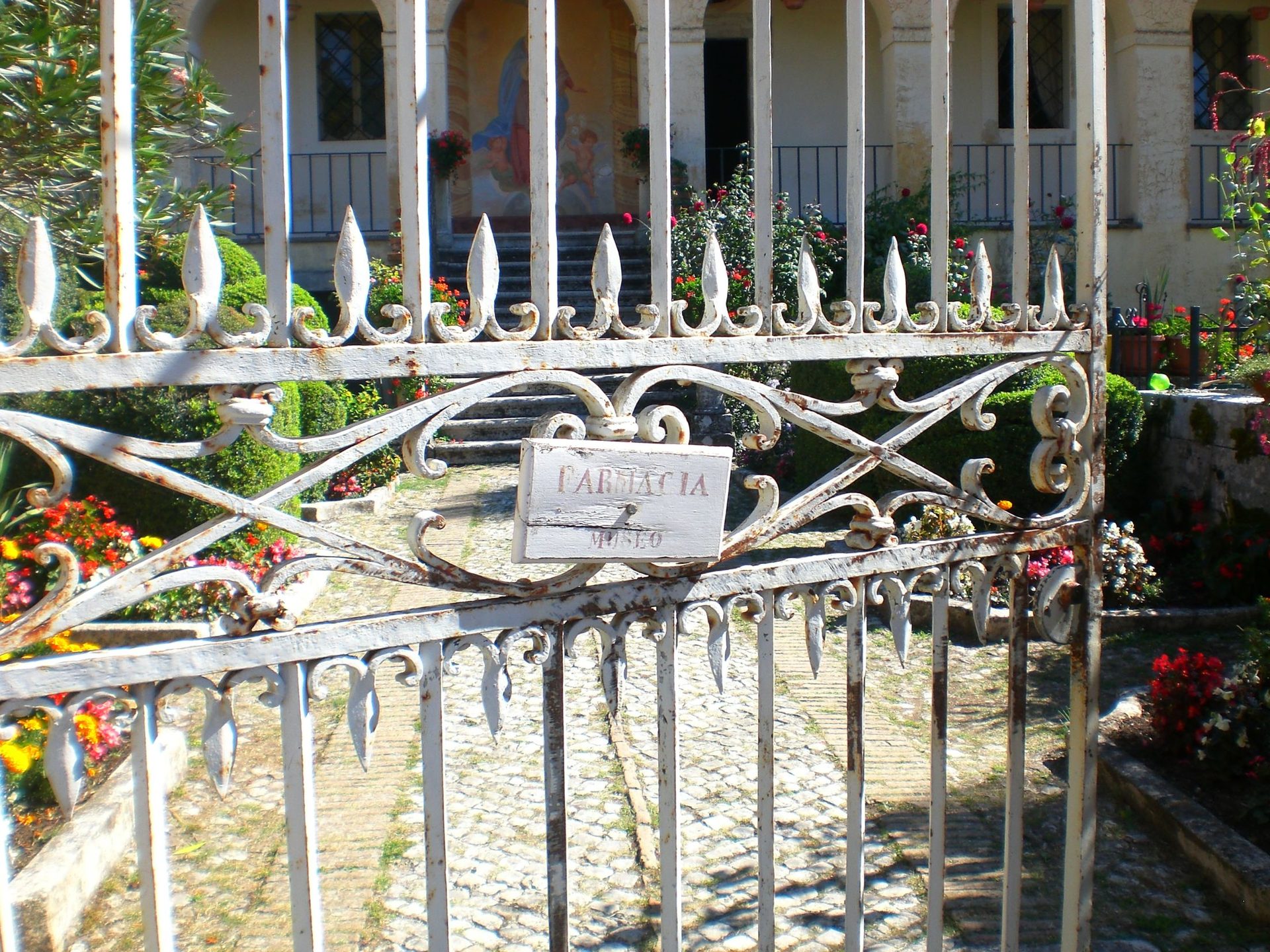 Trisulti's Pharmacy (9).jpg
